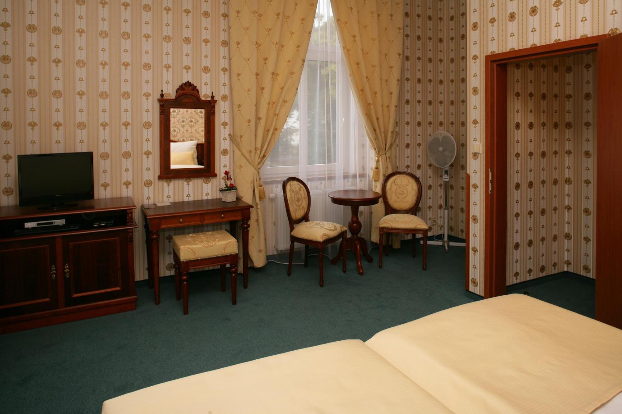 Hotel Mertin Chomutov Exteriör bild