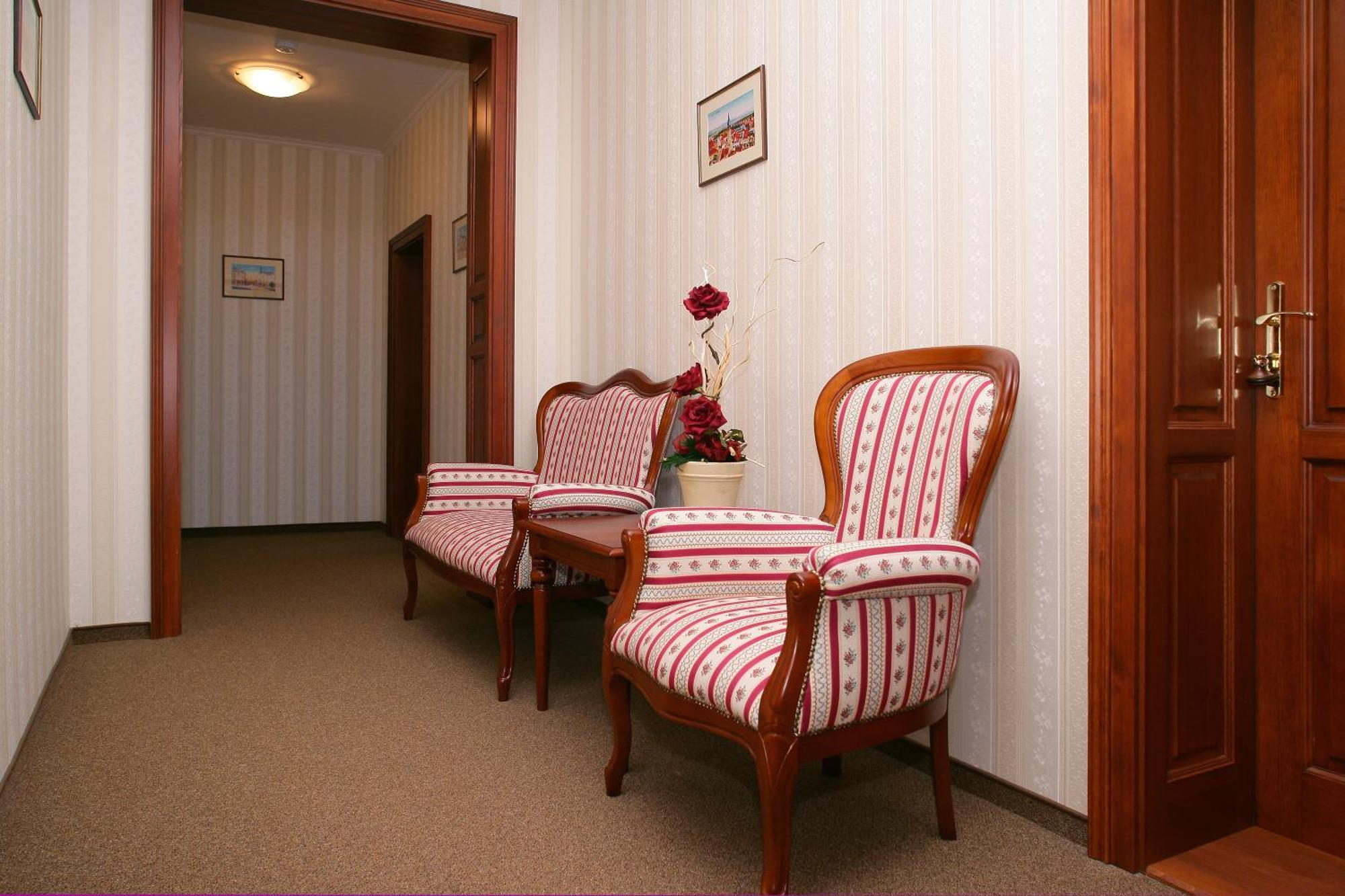 Hotel Mertin Chomutov Exteriör bild